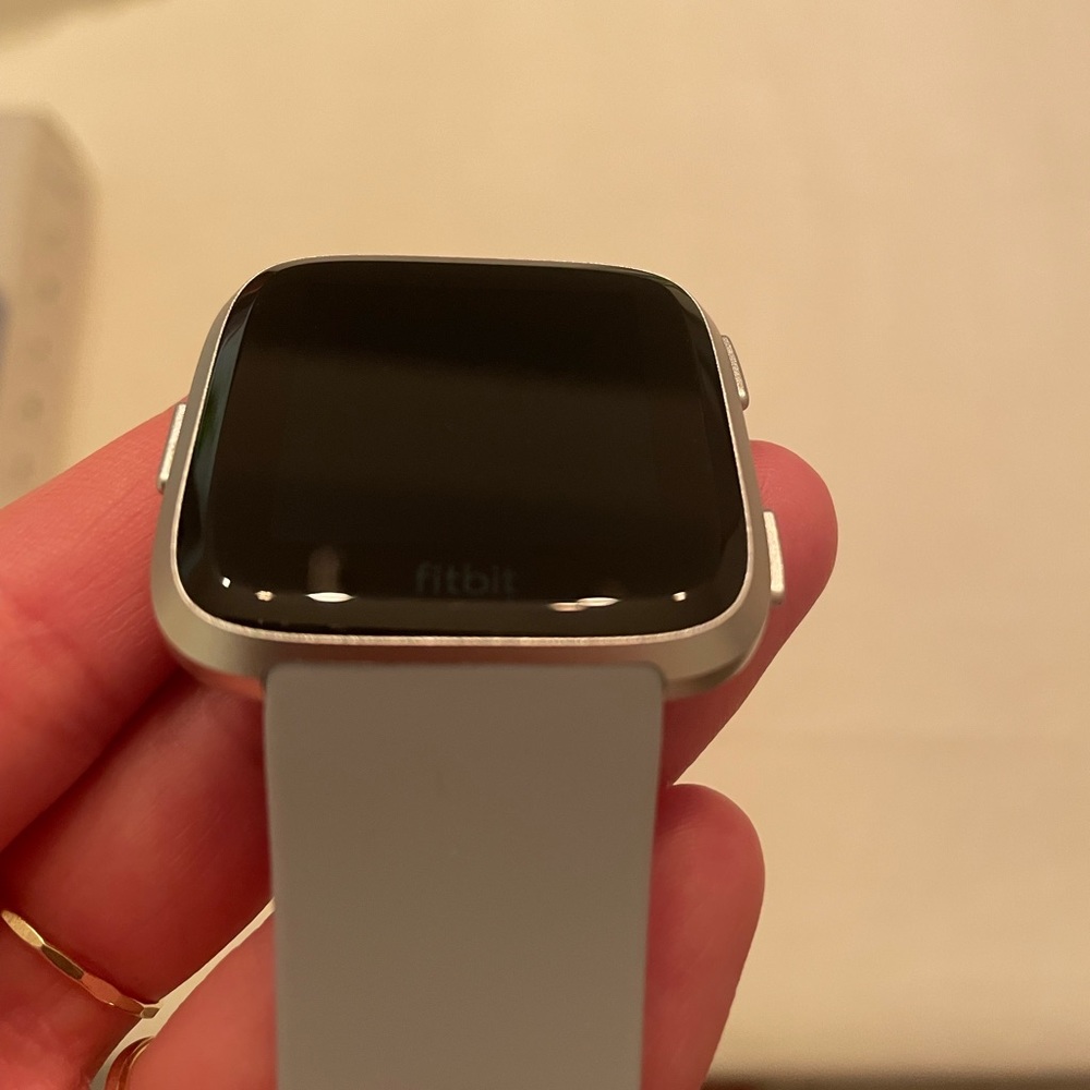 Fitbit Versa - image 6